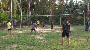 Tingkatkan Imun Tubuh, Warga Bersama Satgas TMMD Giatkan Olahraga