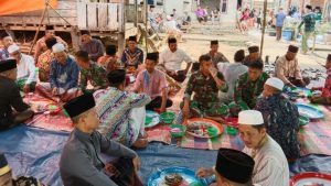 Turut Berbahagia, Danton Satgas TMMD Hadiri Syukuran Jelang Resepsi Pernikahan Warga