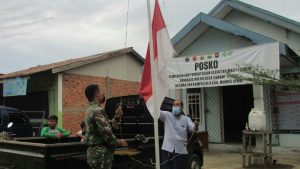 Satgas Turunkan Bendera Merah Putih di Halaman Kantor Desa