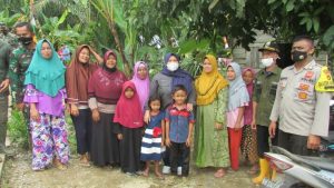 Jumpai Warga, Bupati bersama Dansatgas Kodim Batanghari Ingatkan Prokes Covid