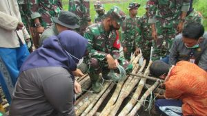 Dekat Dengan Warga, Ini Yang Dilakukan Dansatgas TMMD Kodim Batanghari