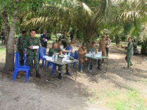 Danrem Nikmati Makan Siang Bersama di Lokasi TMMD