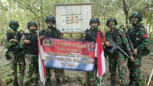 Jaga Kedaulatan Negara, Pasukan TNI Cek Patok Perbatasan
