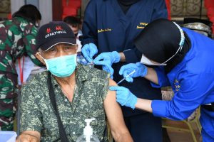 TNI AD gelar Vaksinasi Covid-19 bagi Purnawirawan Beserta Istri dan Warakawuri