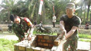 Pembuatan Tugu Prasasti TMMD Kodim 110 Kodim Batanghari Capai 70 Persen