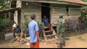 Warga Desa Sungaiterap senang rumahnya akan dibedah