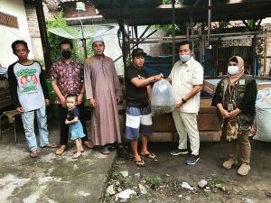 Kunjungi UMKM dan Kelompok Tani, DPRD Kota Jambi Beri Bantuan Benih Ikan
