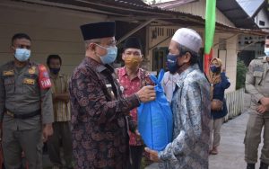 Salurkan Zakat Maal di Mayangmangurai, Maulana Terus Ingatkan Pencegahan Covid-19
