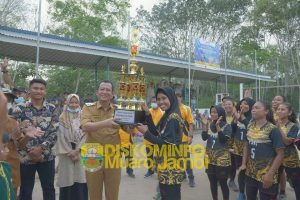Wakil Bupati Muarojambi Menghadiri Penutupan Turnamen Bola Voli Putri Piala IMSG Cup 2021