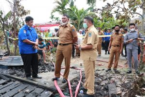 Wakil Bupati Tanjab Barat Tinjau Lokasi Kebakaran di Kelurahan Patunas