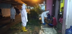 Petugas Medis RS Bhayangkara Jambi Lakukan 3T Terhadap Warga Terkonfirmasi Covid-19