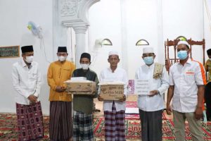 Bupati Tanjab Barat Berikan Sejumlah Bantuan dan Imbau Larangan Mudik