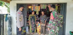 Babinsa Koramil Sungaibengkal dan Bhabinkamtibmas Aktif Sosialisasikan PPKM Mikro