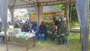 Beri Rasa Aman, Babinsa Koramil Telanaipura Jaga Pelaksanaan Ibadah Misa Paskah di Gereja Santo Gregorius Agung