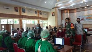 Babinsa Kawal Serbuan Vaksinasi Untuk Lansia