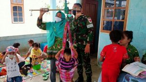 Tim Kesehatan TNI Bantu Program Posyandu Di Wilayah Perbatasan