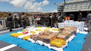 TNI Kerahkan KRI Ahmad Yani 351 Kirim Bantuan Kemanusiaan Untuk NTT