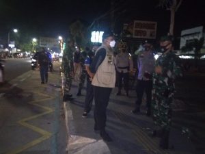 Danramil Telanaipura Bersama Camat Pimpin Pelaksanaan PPKM Mikro di Kecamatan Danausipin