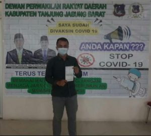 Anggota Komisi III DPRD Tanjabbar, Muhammad Zaki Jalani Vaksinasi Sinovac Tahap Pertama