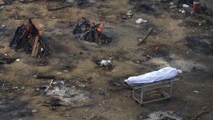 Mayat Bergelimpangan di India, Lapangan Parkir Jadi Tempat Kremasi