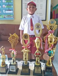 Rizki, Petenis Cilik Sukses Menuai Segudang Prestasi