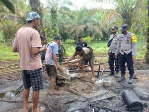 20 Personil Gabungan Tutup 12 Sumur Illegal Drilling di Muarojambi