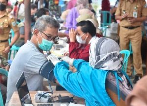 Wali Kota Jambi Tinjau Vaksinasi Massal Bagi Sektor Transportasi