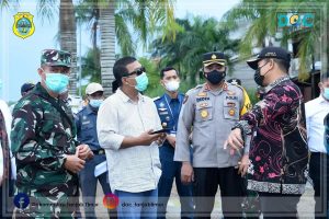 Tinjau Posko Ketupat, Bupati Tanjab Timur Ingatkan Petugas Soal Pemudik