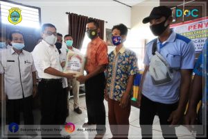 Pemkab Serahkan Beras Cadangan Pangan