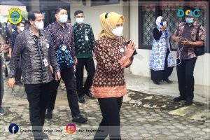 Sekda Dampingi Pj Gubernur Cek Logistik PSU di Gudang KPU Tanjab Timur