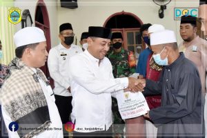 Safari Ramadhan Ke Tujuh Di Desa Siau Dalam, Pemkab Tanjab Timur Berikan Bantuan