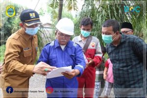 Bupati Tanjab Timur Tinjau Pembangunan Jalan CSR PetroChina