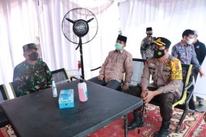 Tinjau Posko Penyekatan di Perbatasan Jambi-Riau, Ini Kata Bupati Tanjab Barat