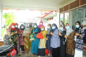 Ketua GOW Tanjab Barat Bagikan 200 Paket Sembako