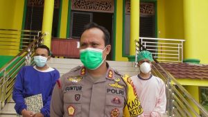 Kapolres Tanjab Barat Kunjungi Pasien Covid-19