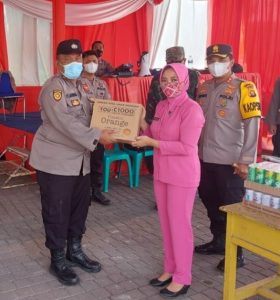 Ketua Bhayangkari Cabang Muarojambi Berikan Tali Asih di Pospam