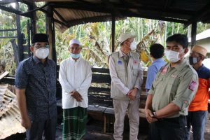 Bupati Tanjab Barat Berikan Bantuan Korban Kebakaran Desa Bungatanjung