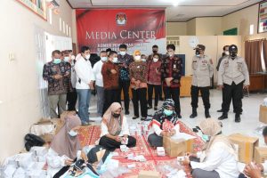 Dukung Kesuksesan PSU Pilgub Jambi, PJ Gubernur Jambi Tinjau Logistik KPU