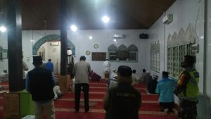 Patroli di Semua Tempat Ibadah, Babinsa Koramil Telanaipura Ingatkan Warga Terapkan Prokes