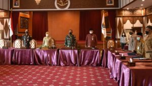 Danrem 042/Gapu Ikuti Rapat Penegakan Disiplin Prokes Covid-19 Jelang Hari Raya Idul Fitri