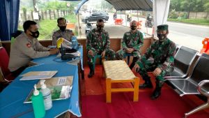 Pastikan Kesiapan Anggota, Danramil Telanaipura Sambangi Pos Pam Lebaran