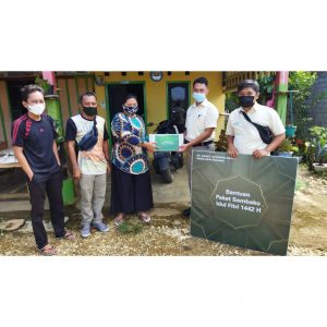 Menyambut Lebaran, Pabrik Sirih Sekapur Bagika Paket Sembako Untuk Kaum Dhuafa