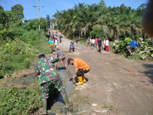 Giatkan Budaya Gotong Royong, Koramil Telanaipura Intensifkan Peran Komsos Babinsa
