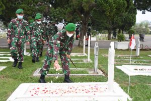 Peringati Ultah ke-70, Seskoad Gelar Tabur Bunga