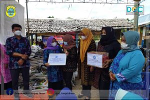 Ketua TP-PKK Tanjab Timur Salurkan Bantuan Korban Kebakaran Kec. Sadu dan Kec. Rantau Rasau