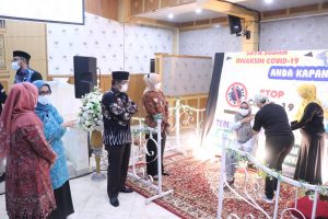 PJ Gurbernur Jambi Pimpin Vaksinasi Massal yang Terpusat di Tanjab Barat