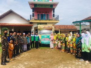 Ketua MWC NU Mestong Pimpin Langsung Penyaluran Bantuan untuk Korban Kebakaran di Mendahara