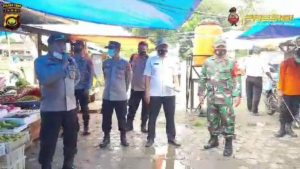 Polres Tebo Semprot Disinfektan untuk Cegah Virus Corona