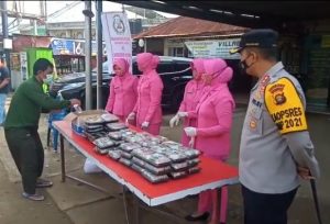 Jum’at Berkah, Wujud Peduli Kapolres Muarojambi Berbagi Sarapan dan Masker