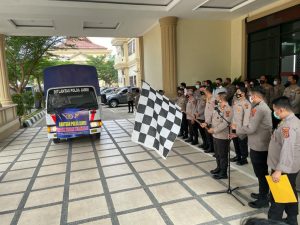 Polda Jambi Salurkan Bantuan Kepada Korban Kebakaran di Desa Mendahara Tengah